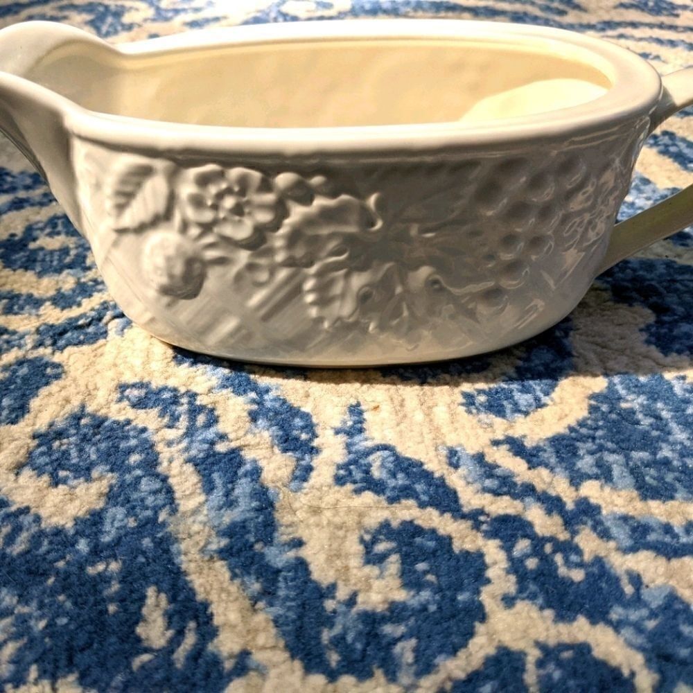 Mikasa English Countryside collection gravy boat